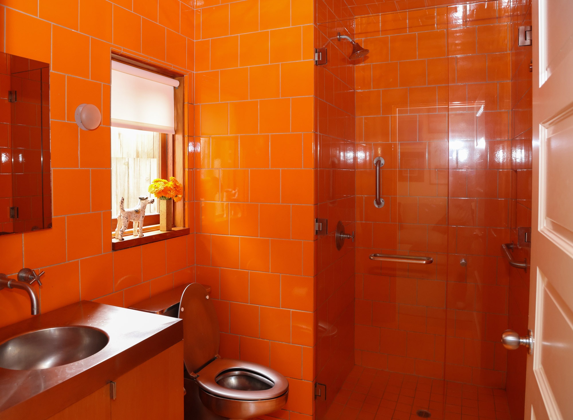 A photograph of Venice Design Series Ocean Park Neighborhood Tour orange bathroom