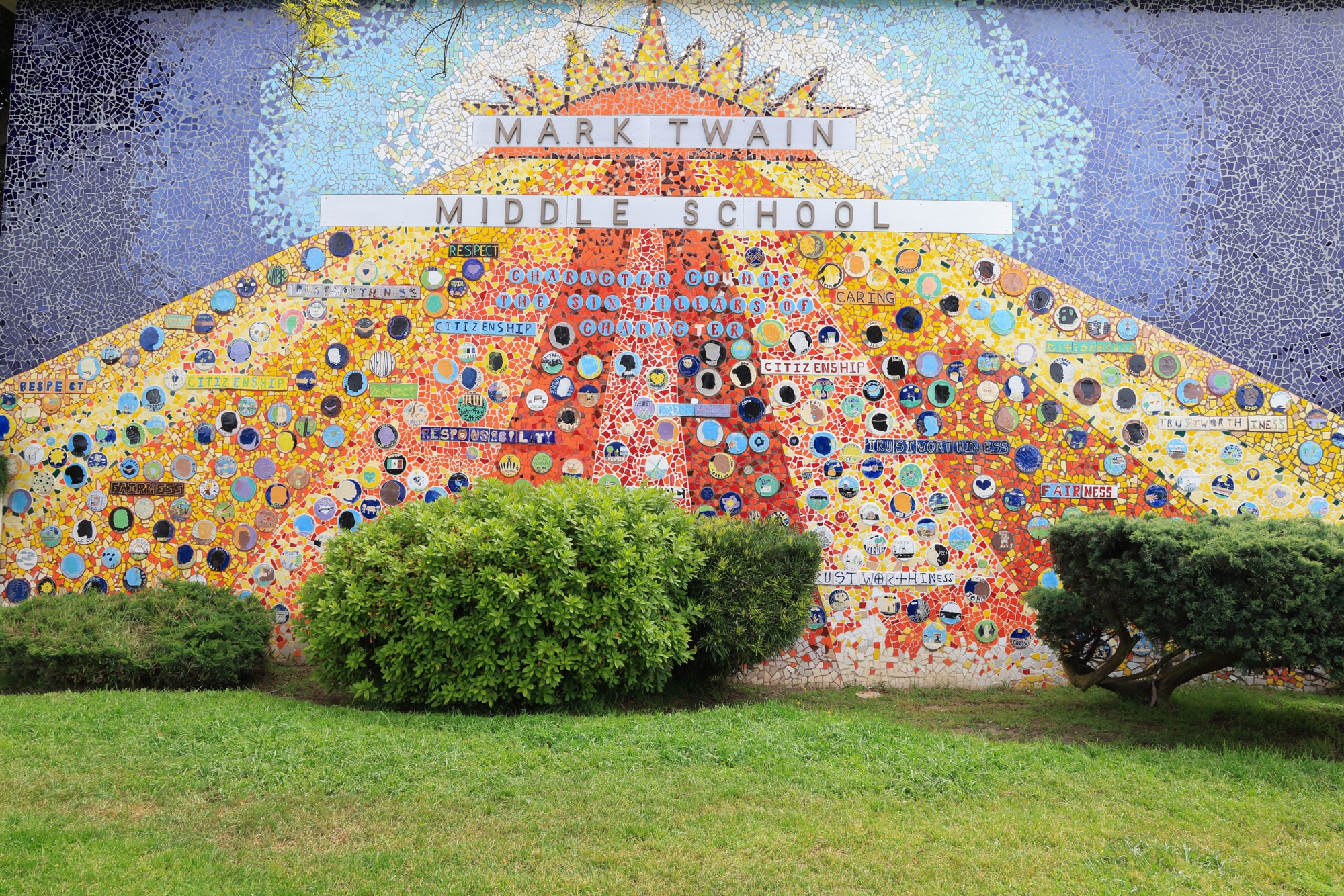 A photograph of Venice Design Series Urban Eco Tour mosaic wall at Mark Twain Middle School