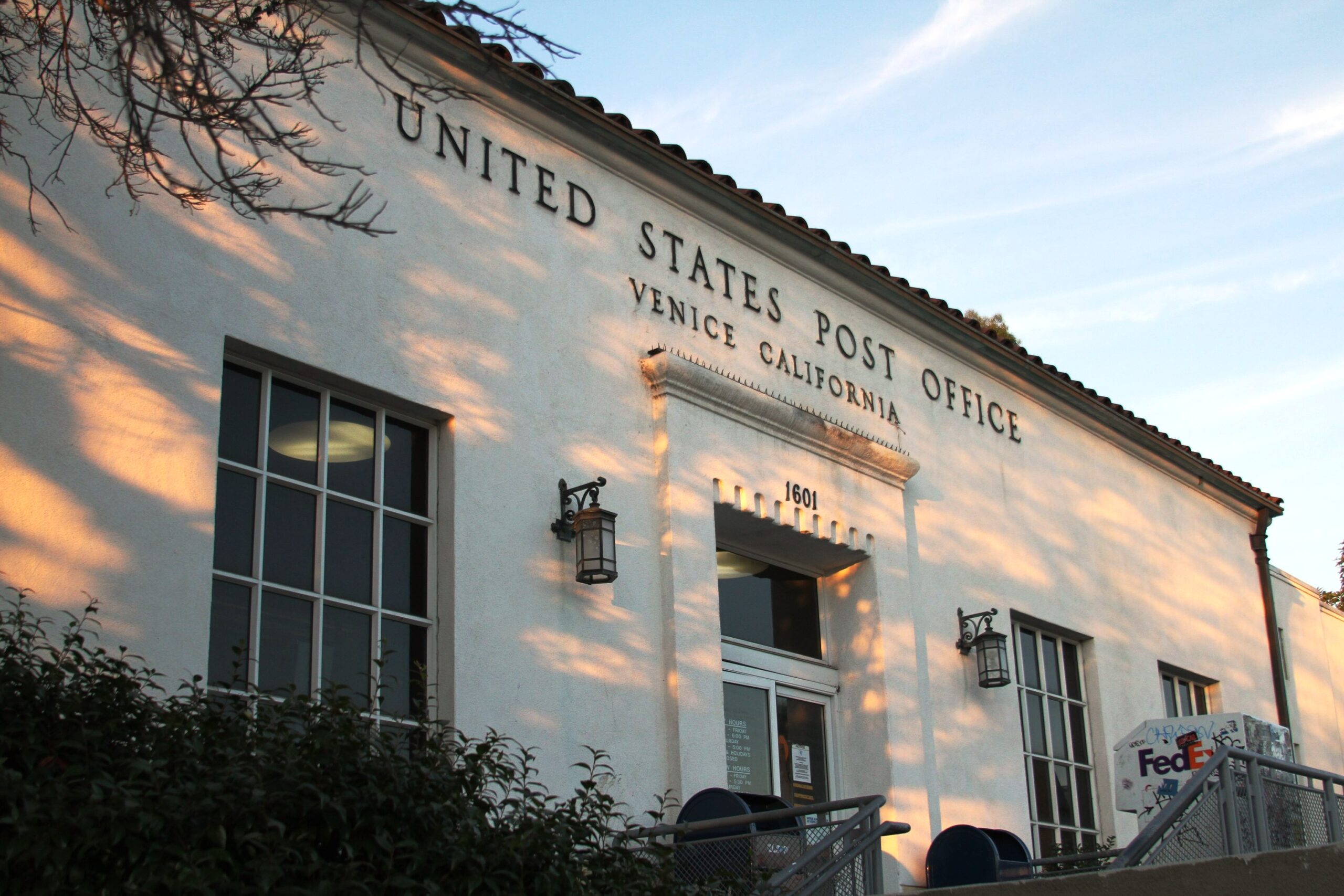 United States Post Office Venice California, photo by Greg Szimonisz via LA Conservancy